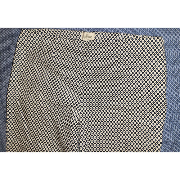 Chico's So Slimming Cropped Pants White With Blue Diamond Pattern Size 10  (1.5) - Picture 2 of 9